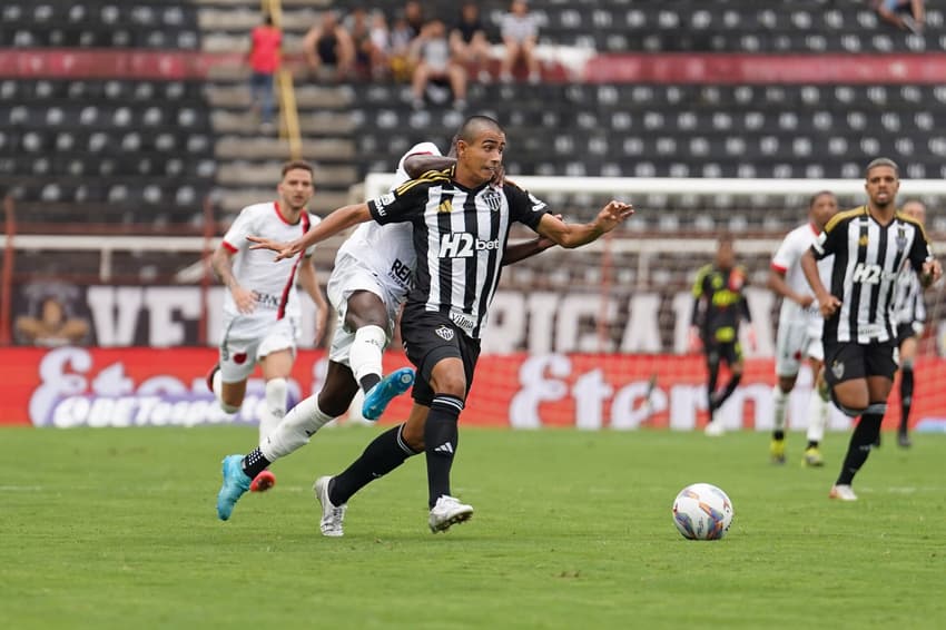 Pouso Alegre x Atletico-MG fizeram jogo movimentado, mas de poucas chances