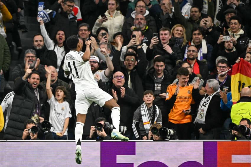 Rodrygo comemora primeiro gol pelo Real Madrid na Champions League 2024-25 (Foto: Pierre-Philippe Marcou/AFP)