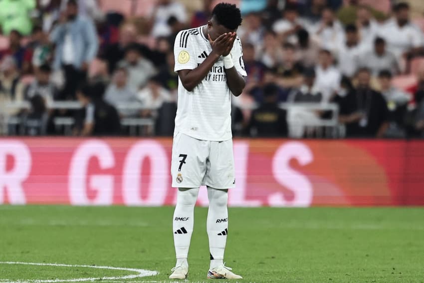 Vini Jr lamenta goleada sofrida pelo Real Madrid na Supercopa da Espanha (Foto: Fadel Senna/AFP)