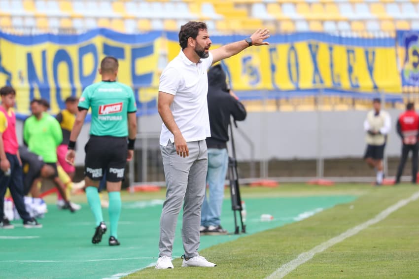 Técnico Gustavo Leal