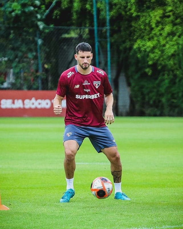 Calleri participou dos treinamentos com o São Paulo