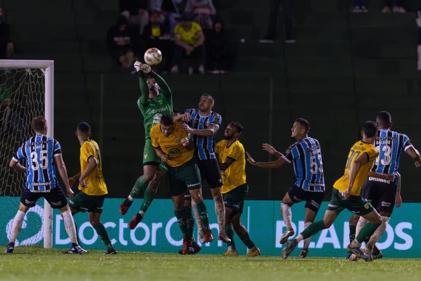 Grêmio vence Ypiranga fora de casa pelo fechamento da primeira fase do Campeonato Gaúcho (Foto: Liamara Polli/AGIF)