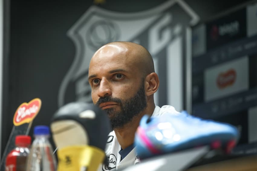 Thaciano acumula dois gols em oito jogos pela equipe do Santos nesta temporada. (Foto: Reinaldo Campos/AGIF)