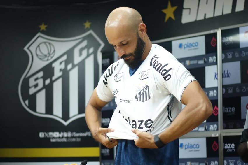 Thaciano chegou ao Santos no início deste ano após fase artilheira no Bahia. (Foto: Reinaldo Campos/AGIF)