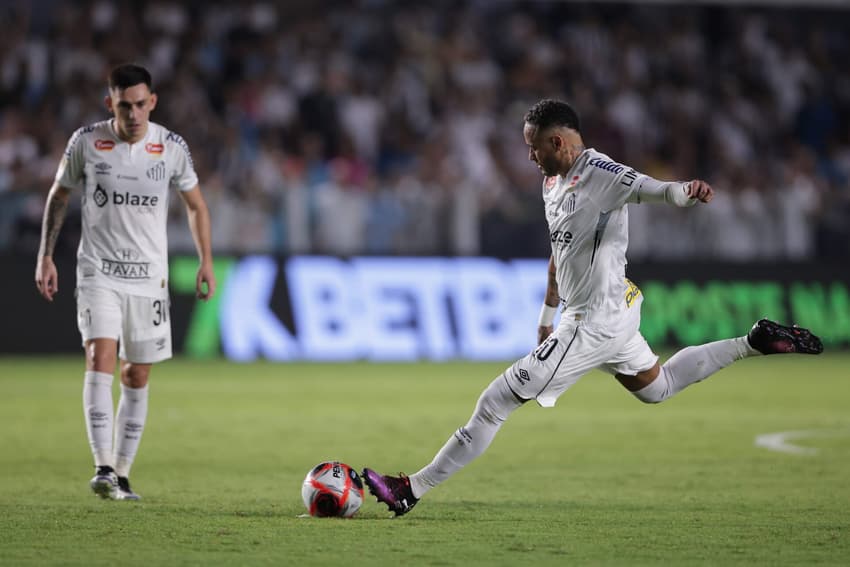 Neymar muda cara do Santos após sair do banco; veja o impacto no jogo