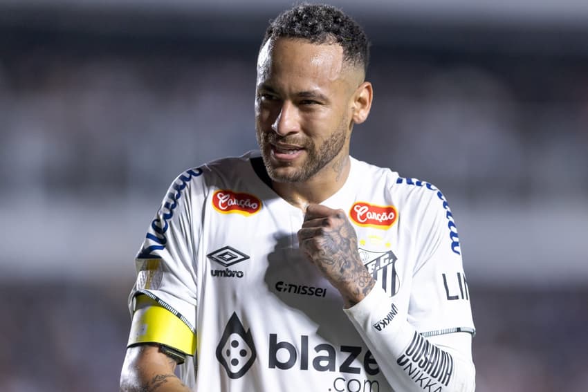 Neymar vai jogar o segundo jogo na Vila Belmiro após retorno ao clube do coração (Foto: Ettore Chiereguini/AGIF)