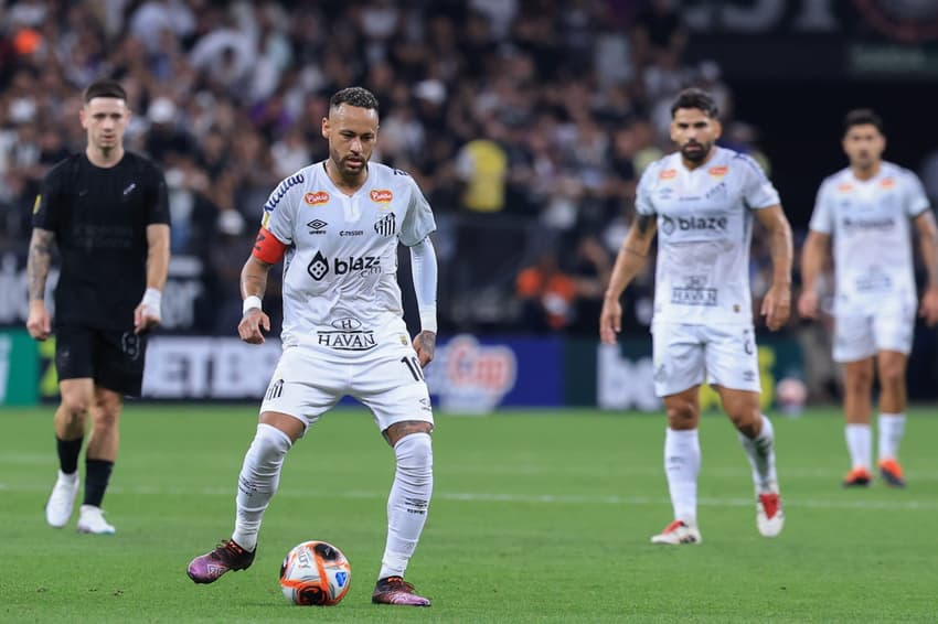 Neymar será titular do Santos pelo quarto jogo seguido no duelo contra o Noroeste. (Foto: Marcello Zambrana/AGIF)