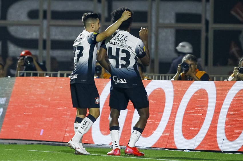 Artilheiro do Corinthians na temporada, Talles Magno celebra gol contra a Portuguesa (Foto: Marco Miatelo/AGIF)