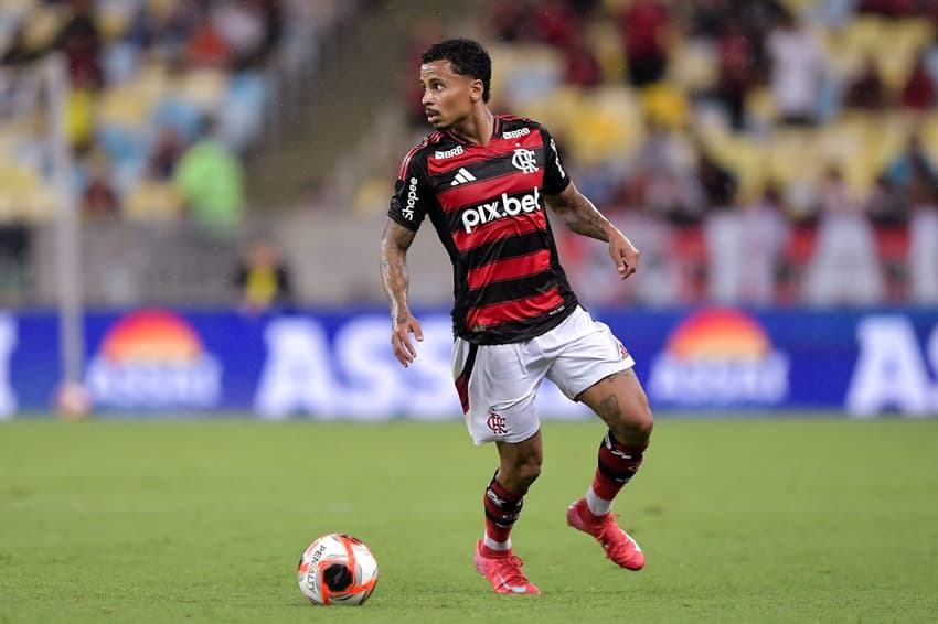 Allan em ação no jogo entre Flamengo e Sampaio Corrêa