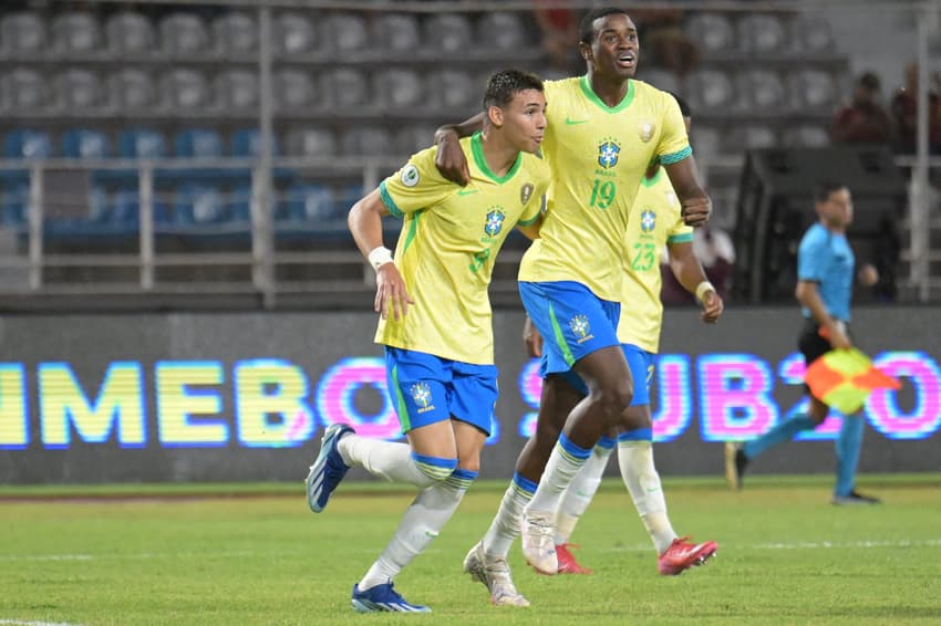 Deivid Washington comemora o gol em Brasil x Chile, pelo Sul-Americano sub-20. (foto: JUAN BARRETO / AFP)