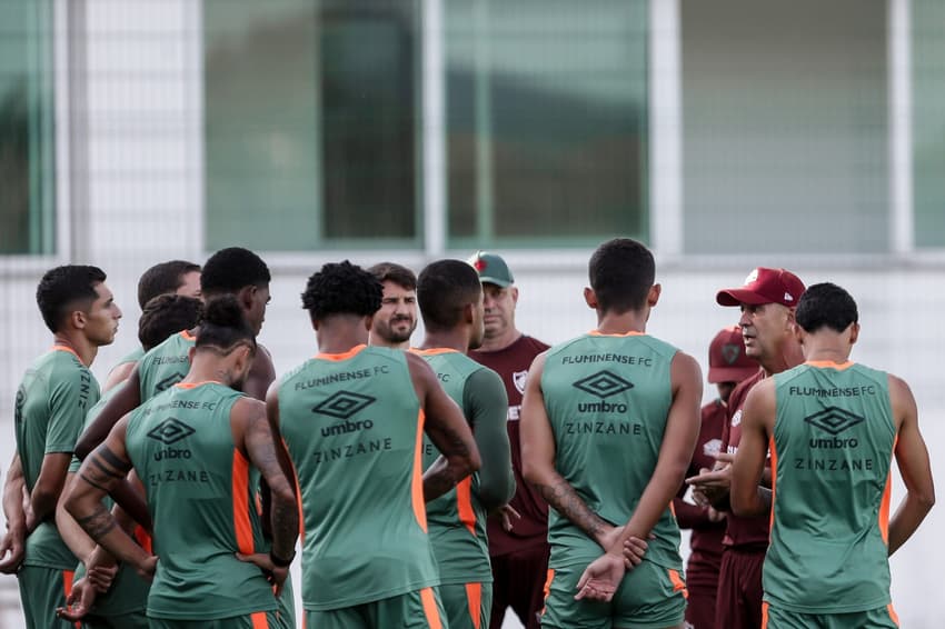 Elenco do Fluminense conversa com comissão técnica na semana de estreia da Copa do Brasil