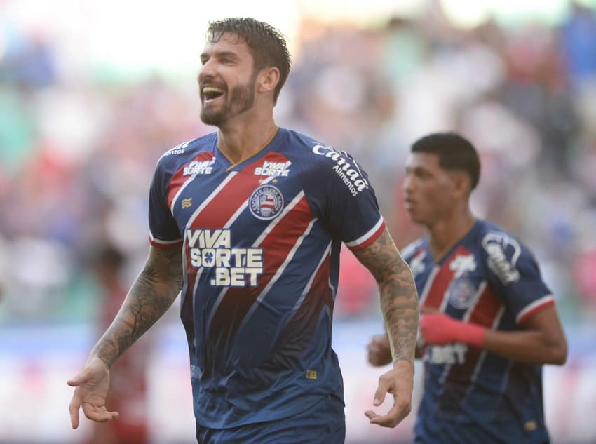 Fechado com Fluminense, Everaldo comemora gol pelo Bahia contra o Porto Rico