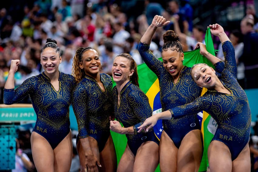 Ginástica feminina conquista bronze na disputa por equipes (Miriam Jeske/COB)