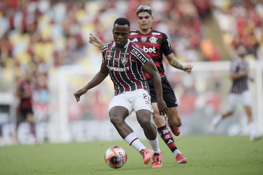 Jhon Arias em ação pelo Fluminense contra o Flamengo, pelo Campeonato Carioca