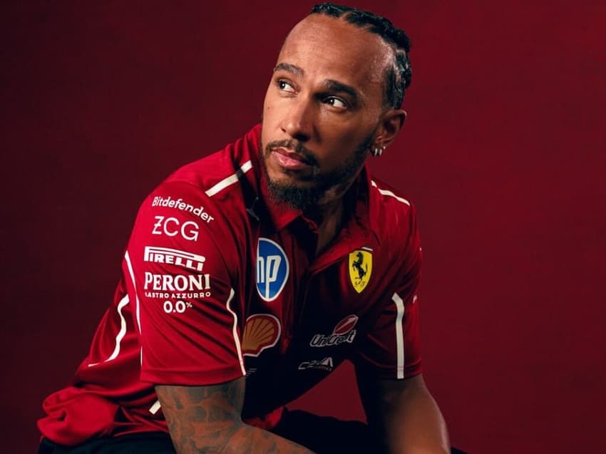 Lewis Hamilton -uniforme Ferrari