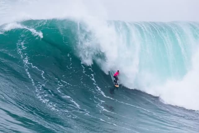 Lucas Chianca no Big Wave em Nazaré