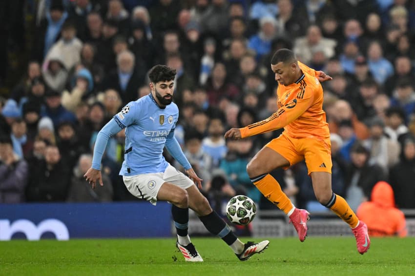 Mbappé em ação no jogo do Real Madrid contra o Manchester City pela Champions