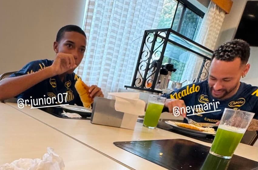 Neymar e Juninho almoçando juntos (Reprodução/Instagram)