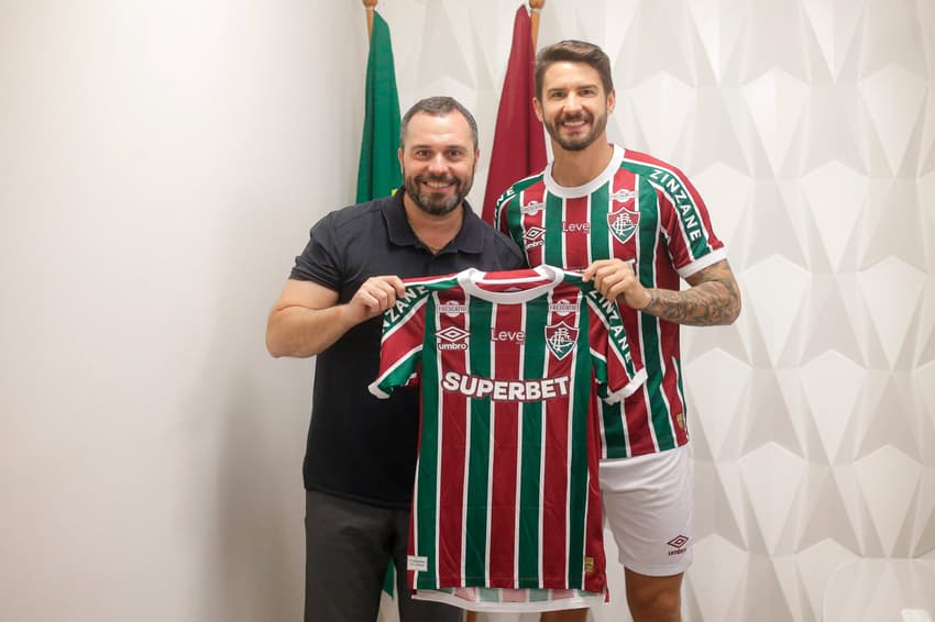 Novo reforço do Fluminense, Everaldo ao lado de Mário Bittencourt