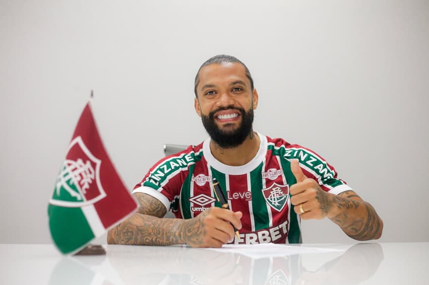 Otávio assina contrato com o Fluminense até dezembro de 2027