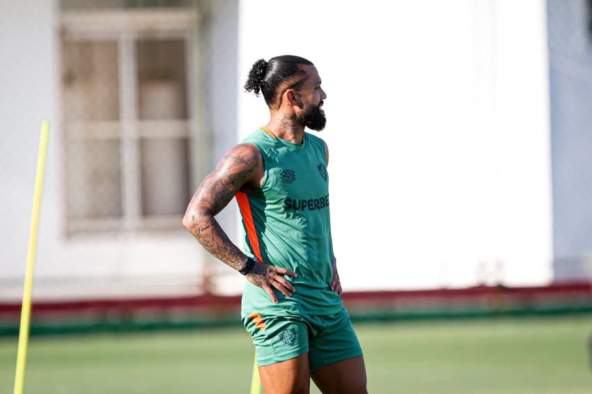 Otávio participa de primeiro treino com o Fluminense no CT Carlos Castilho