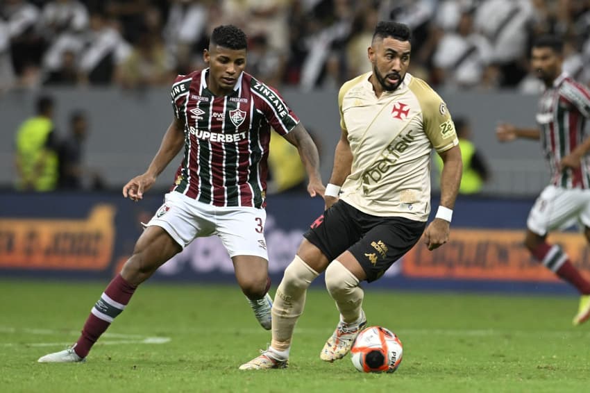 Payet em ação pelo Vasco contra o Fluminense após substituir Coutinho