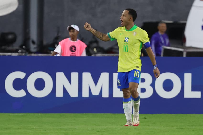 Pedrinho comemora gol da vitória do Brasil sobre o Uruguai no Sul-Americano Sub-20