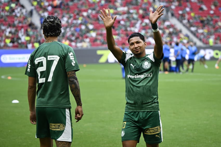 Rony volta a ser relacionado pelo técnico Abel e fica no banco contra o Água Santa