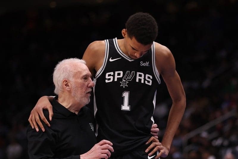 Victor Wembanyama e Gregg Popovich pelo San Antonio Spurs