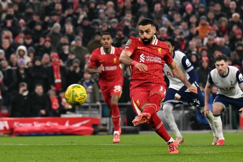 Salah marcando o gol da virada contra o Tottenham (Oli Scarff/AFP)