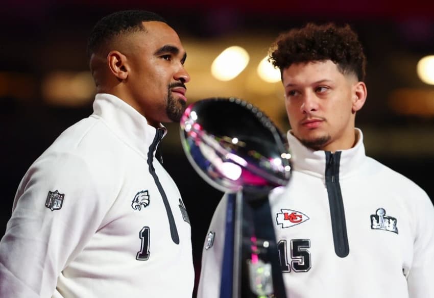 Jalen Hurts e Patrick Mahomes se enfrentam neste domingo (9) no Super Bowl LIX