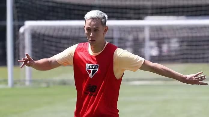 Patryck Lanza treinando no São Paulo