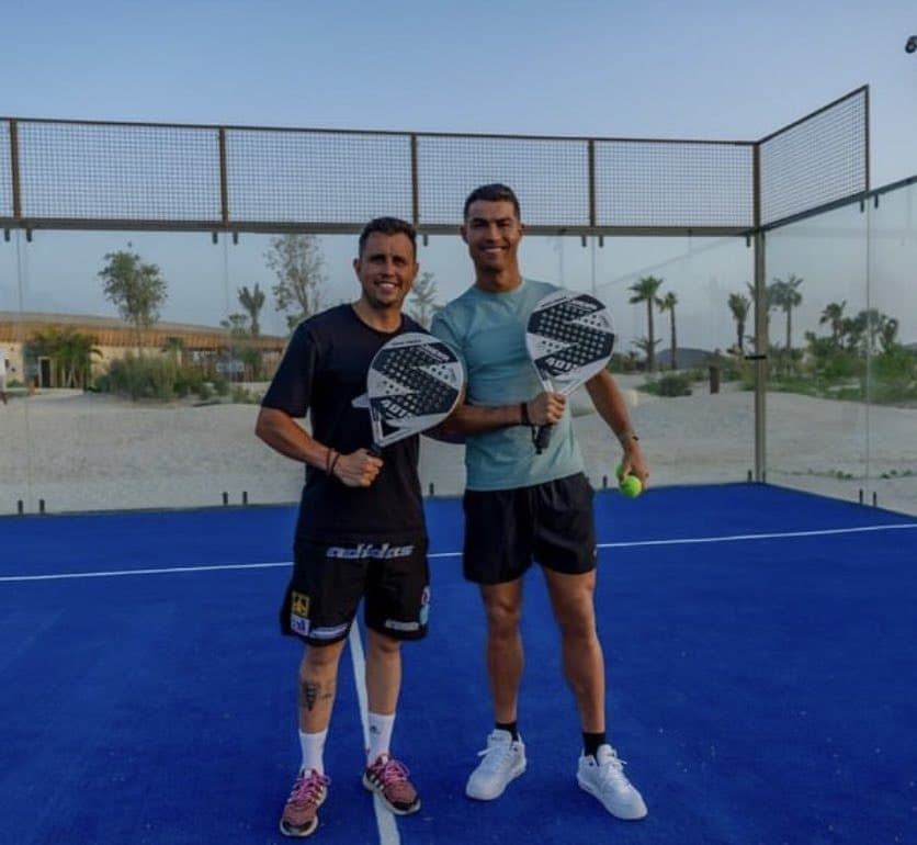 Cristiano Ronaldo é um entusiasta do padel e é dono d eum complexo de treinamento em Portugal.