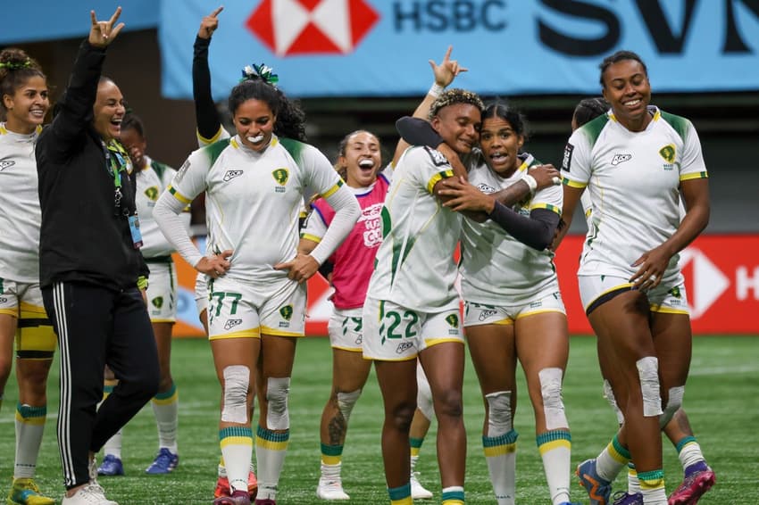 Brasileiras comemoram vitória no Circuito Mundial de Rugby Sevens (Foto: Brasil Rugby Sevens em jogo contra a Austrália (Foto: Divulgação/SVNS)