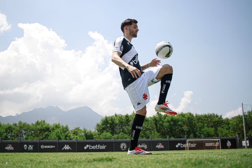 Atacante Benjamín Garré foi oficializado e já treina no Vasco