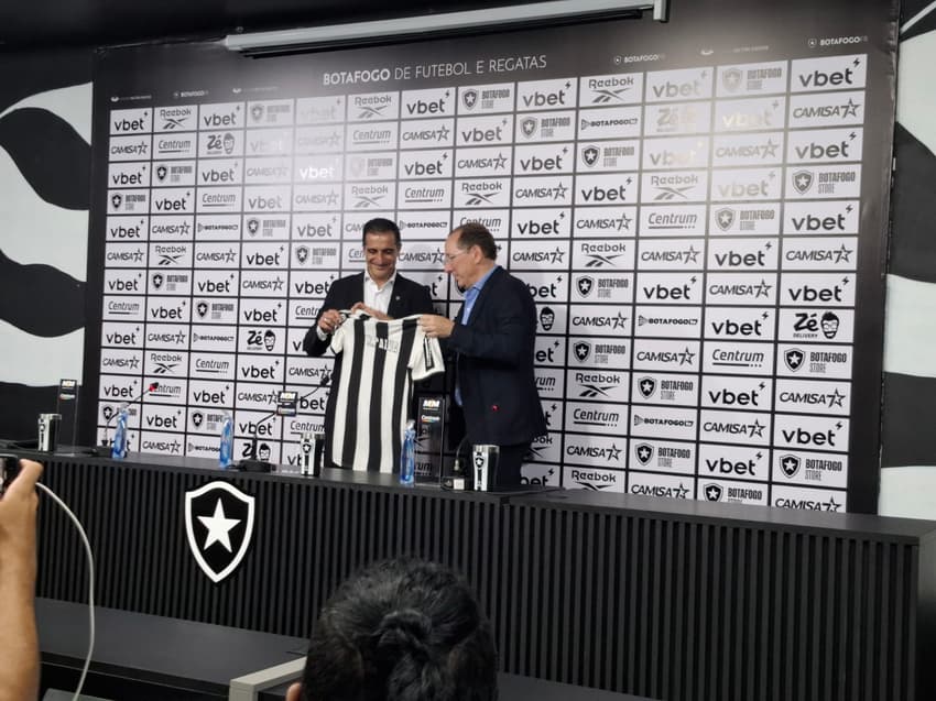 Renato Paiva, durante apresentação como novo técnico do Botafogo