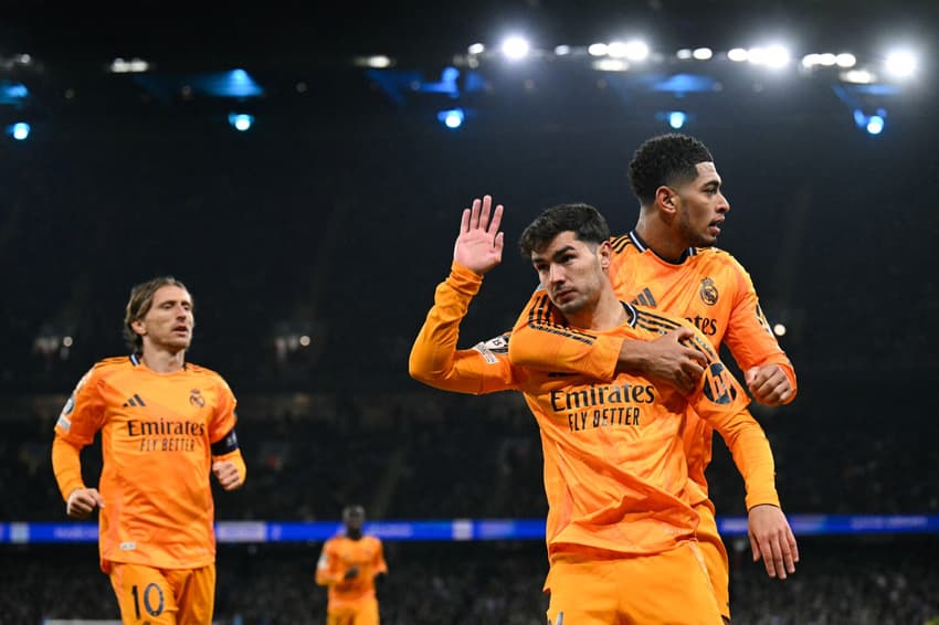 Brahím comemora gol contra o Manchester City (Foto: Oli Scarff/AFP)