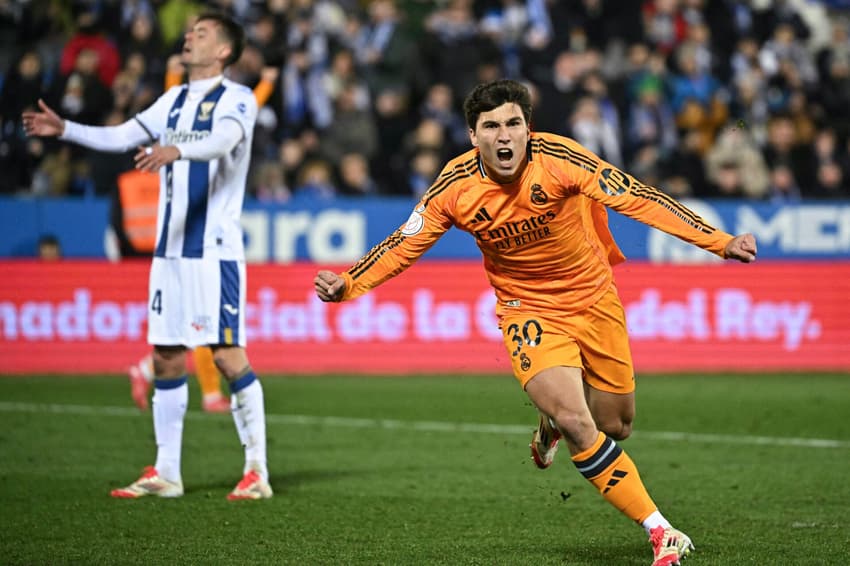 Gonzalo García comemora golaço pelo Real Madrid (Foto: Javier Soriano/AFP)