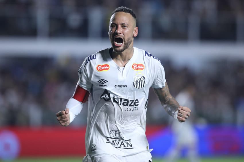 Santos, Brazil. 16th Feb, 2025. SP &#8211; SANTOS &#8211; 02/16/2025 &#8211; PAULISTA 2025, SANTOS x AGUA SANTA &#8211; Neymar Jr. player for Santos during the match against Agua Santa at the Vila Belmiro stadium for the 2025 Paulista championship. Photo: Reinaldo Campos/AGIF (P