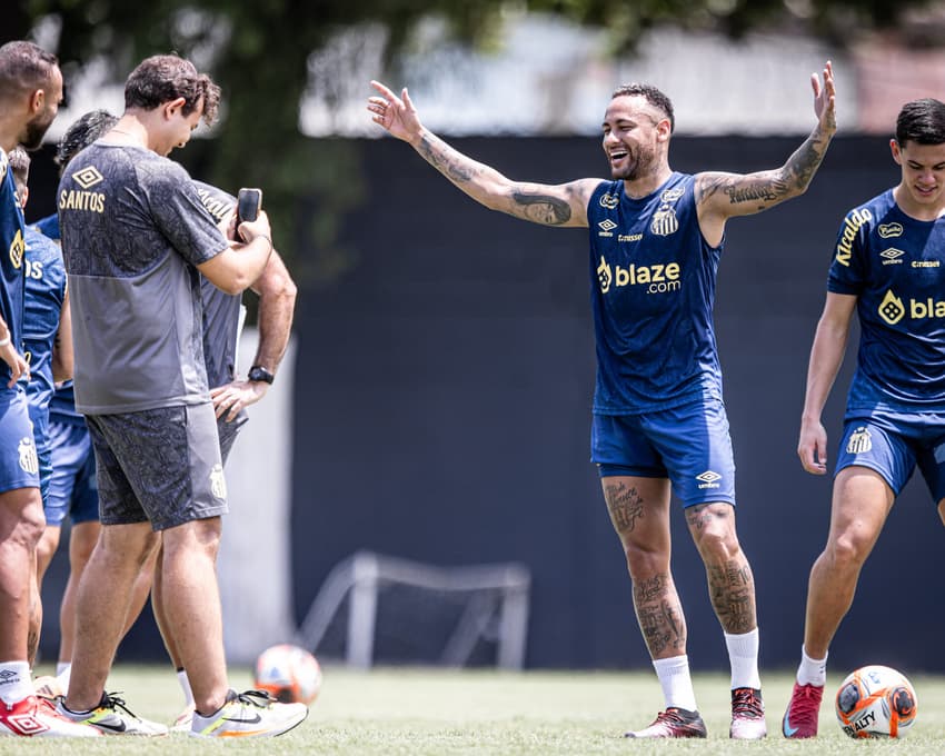 Neymar durante treino do Santos no CT Rei Pelé