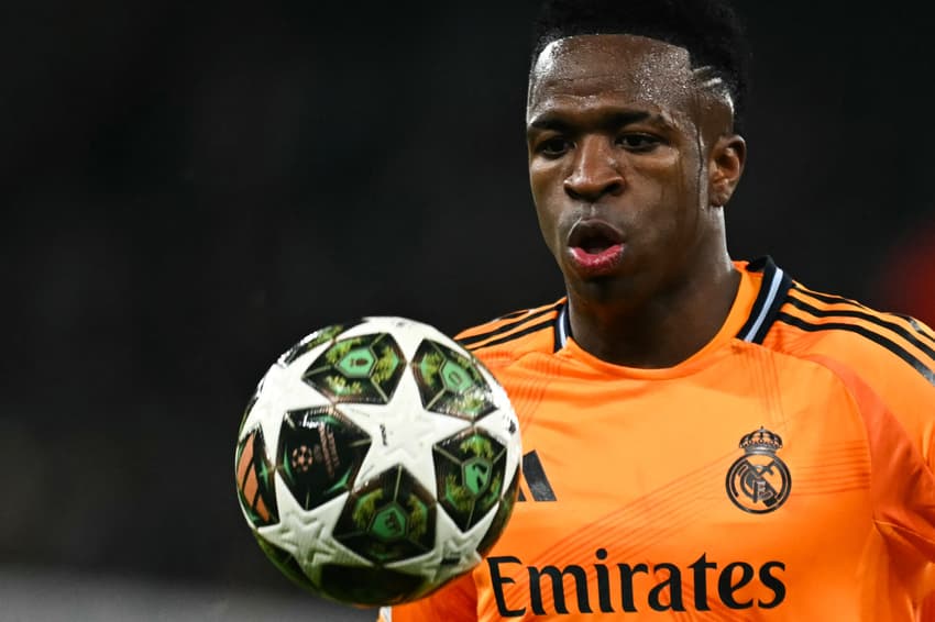 Vini Jr. em ação pelo Real Madrid contra o Manchester City (Foto: Paul Ellis/AFP)