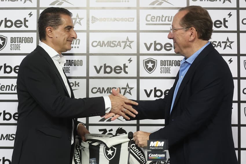 Renato Paiva foi apresentado no Botafogo por John Textor