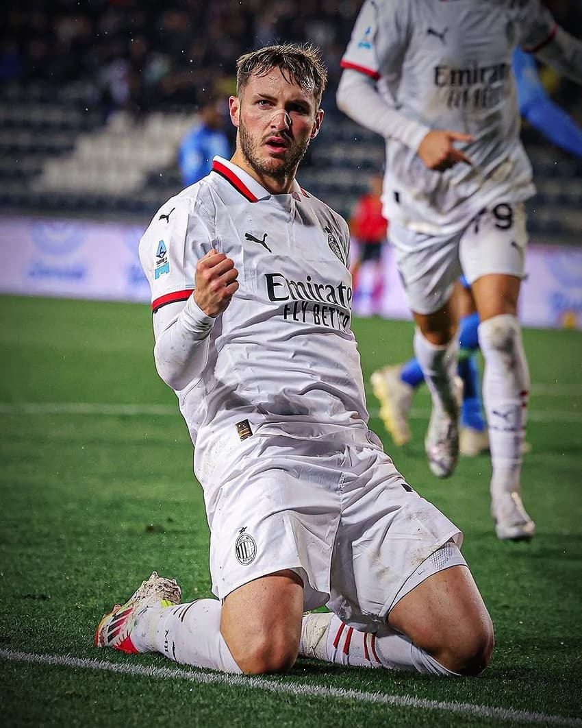 Santiago Giménez - Milan