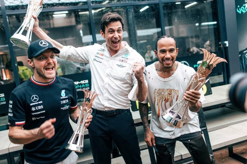 valtteri-bottas-toto-wolff-lewis-hamilton-mercedes