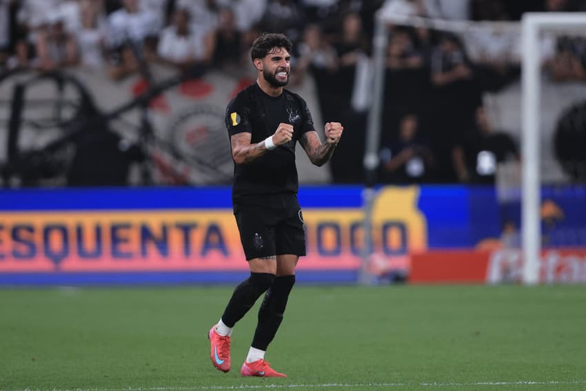 Yuri Alberto comemora gol no jogo do Corinthians contra o Santos pelo Campeonato Paulista