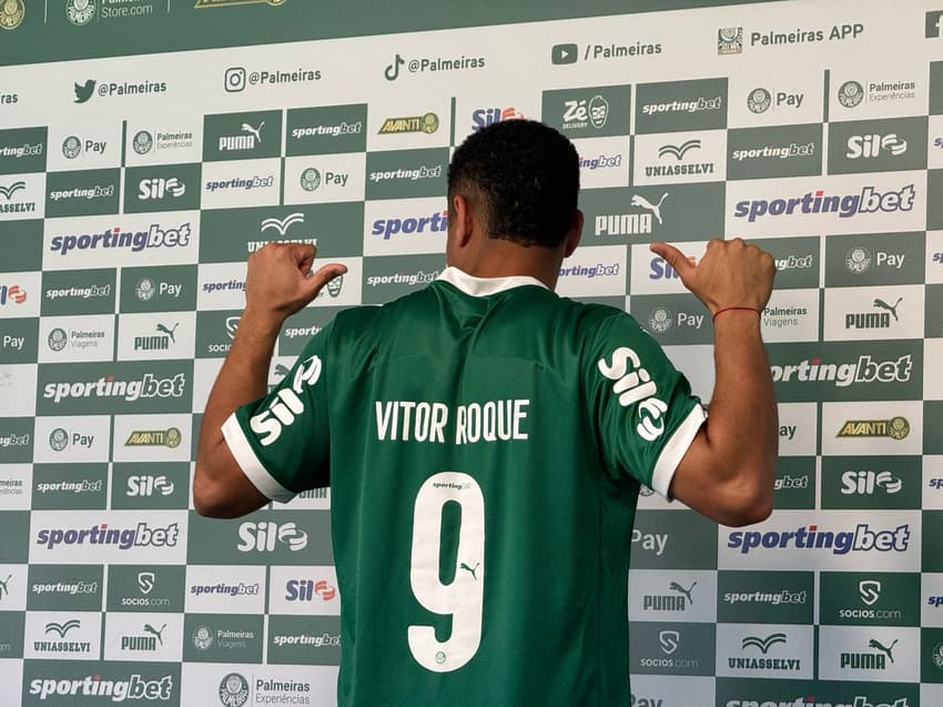 Vitor Roque, atacante do Palmeiras