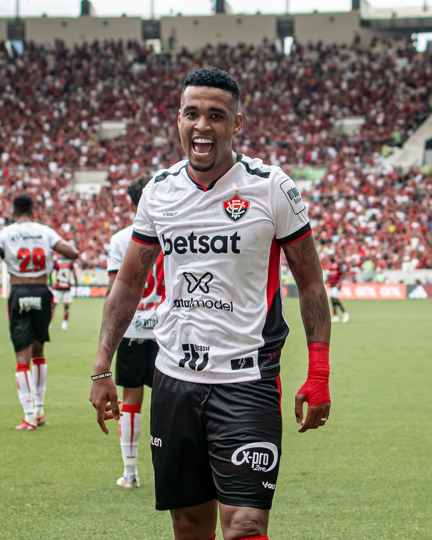 Artilheiro do Brasileirão 2024, Alerrandro comemora gol contra o Flamengo Victor Ferreira / EC Vitória
