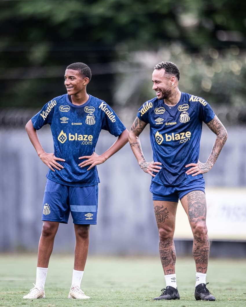 Robinho Júnior participa do primeiro treino de Neymar no retorno ao Santos. (Foto: Fotos: Raul Baretta/ Santos FC)