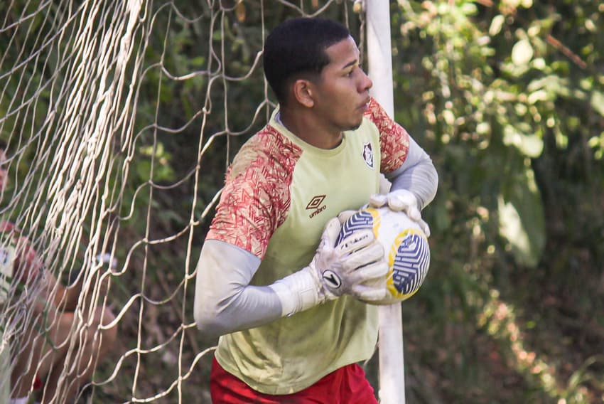 Antônio Carlos treinando com o sub-20 do Fluminense em Xerém. (Foto: Leonardo Brasil/FFC)