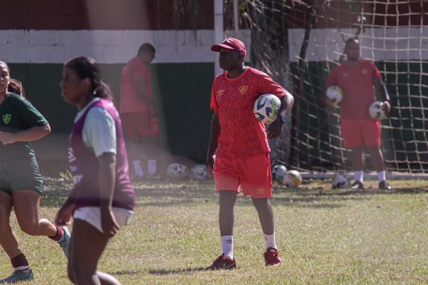 Ferj divulga calendário do futebol feminino para 2025